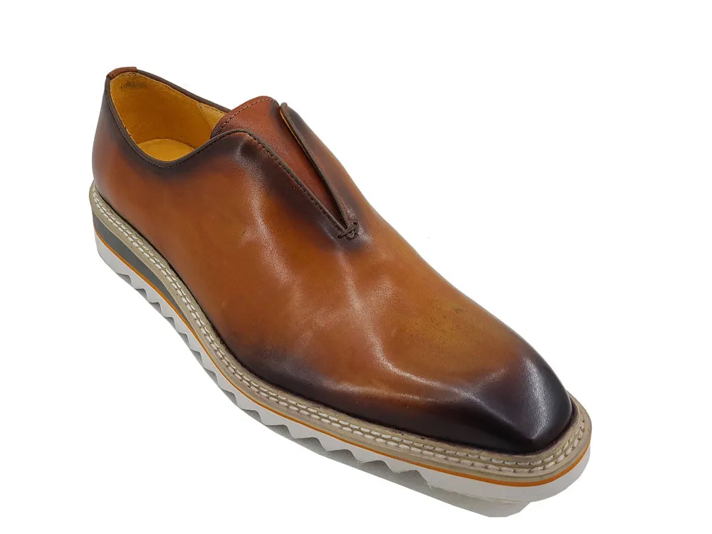 Laceless Loafer with Contrast color lightweight sole