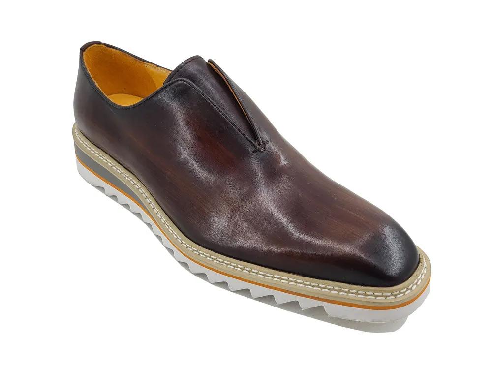 Laceless Loafer with Contrast color lightweight sole